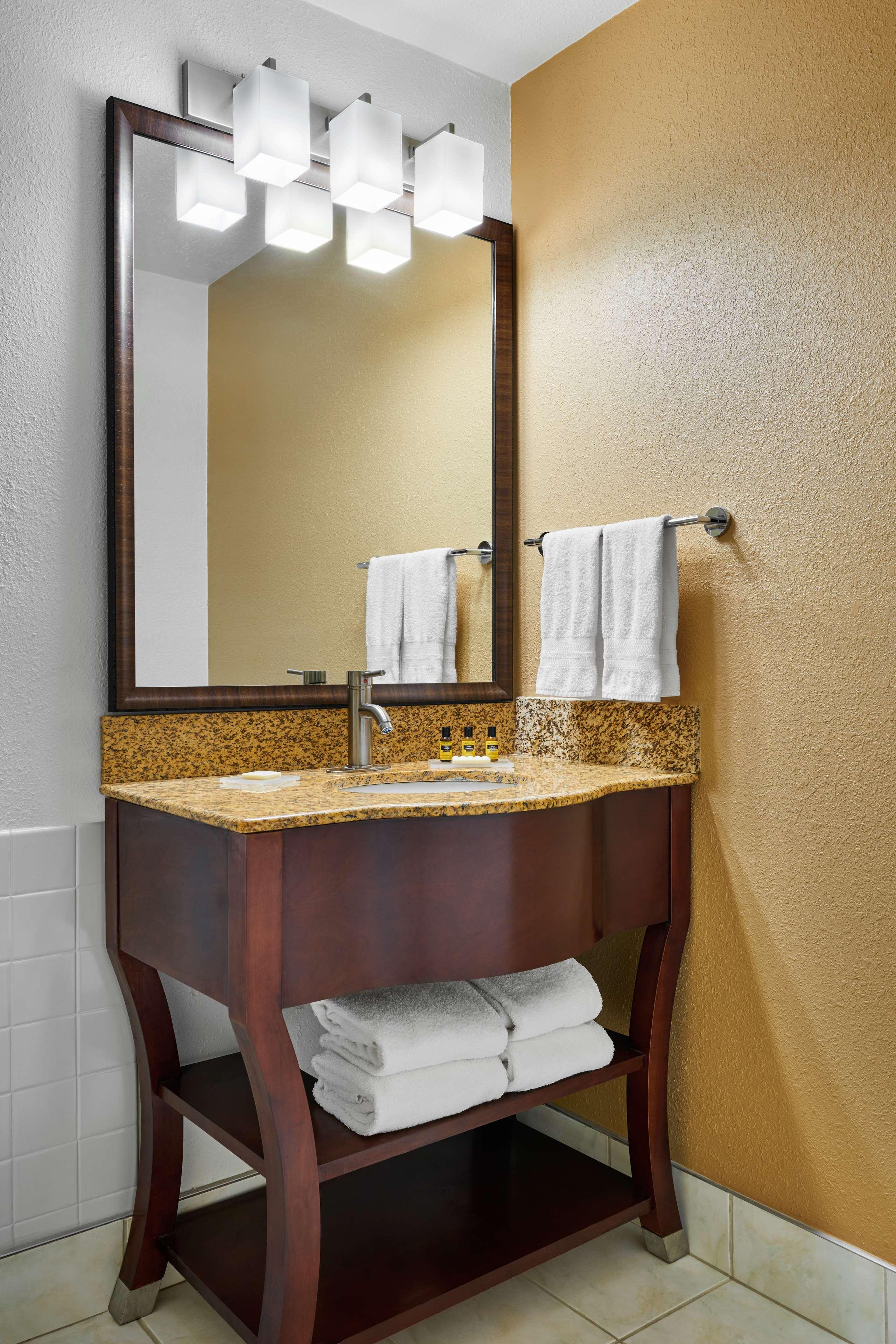 Best Western Plus Milwaukee Airport Hotel & Conference Center Exterior foto